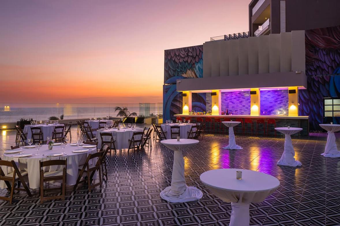 mexico-hard-rock-hotel-los-cabos-romantic-sunset-dinner02